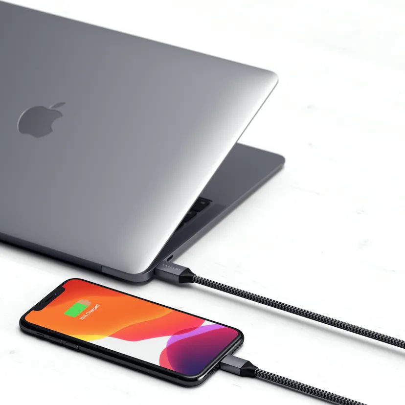 Cable de carga Satechi USB-C a Lightning1